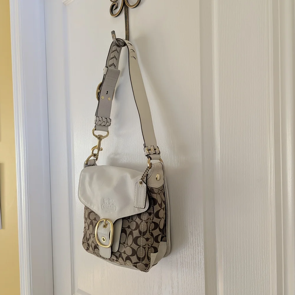 Y2K Vintage Coach Bleeker Signature Buckle Flap Shoulder Bag With White Leather